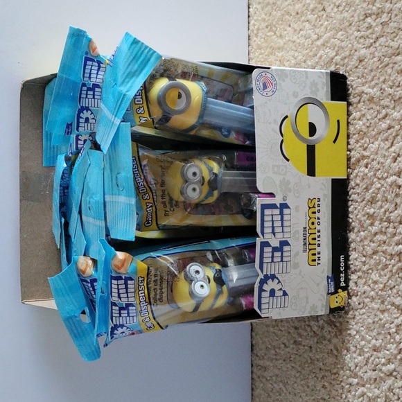 12 Minions Pez Dispensers - Picture 1 of 3